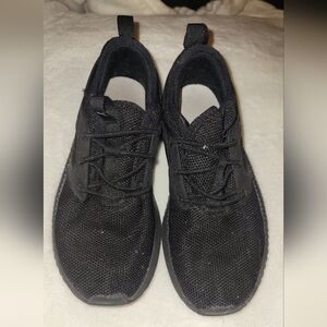 Kids PUMA Black Athletic Shoes Size 1.5